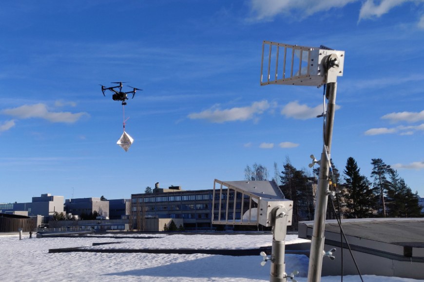 Drone kuvattuna Tampereen yliopiston Hervannan kampuksella.