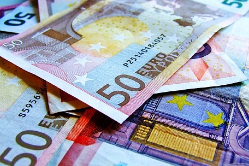 Euro notes overlaid