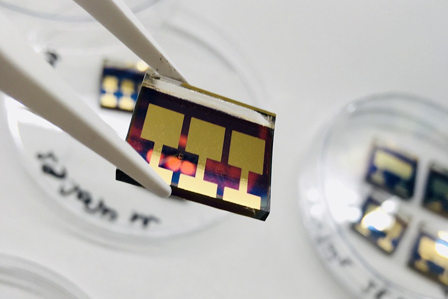 Perovskite solar cells on glass substrate fabricated by HSC researchers.