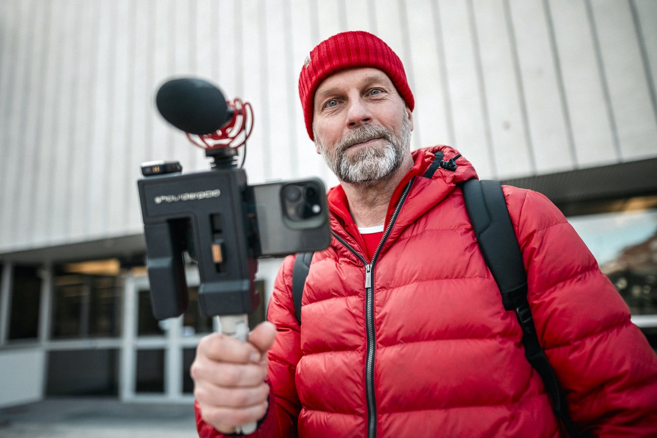 Pasi Toivonen ja mobiilijournalismiin tarvittvat välineet