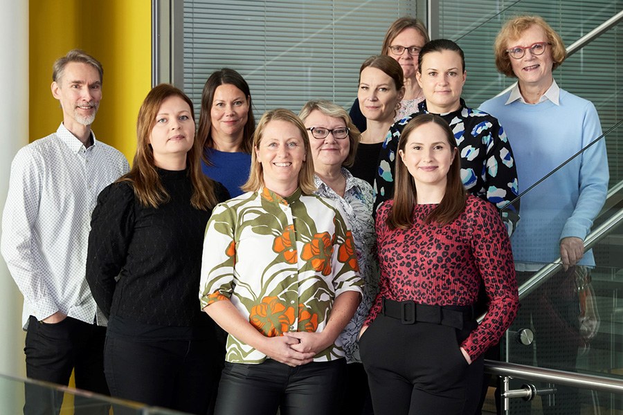 Tutkimusryhmän ihmiset ryhmäkuvassa.