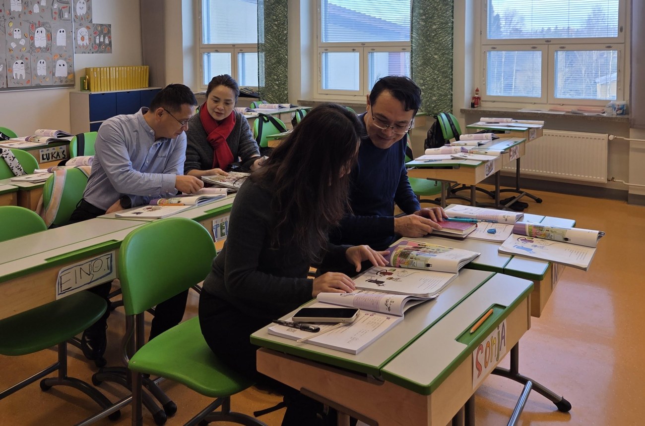 Chinese school principals visiting Finnish school