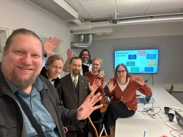 Tekoälytoimitus on polkaistu käyntiin! Kuvassa: Pekka Abrahamsson, Laura Ahva, Sami Dadu, Jaakko Suorsa, Riku Laine ja Laura Saarikoski