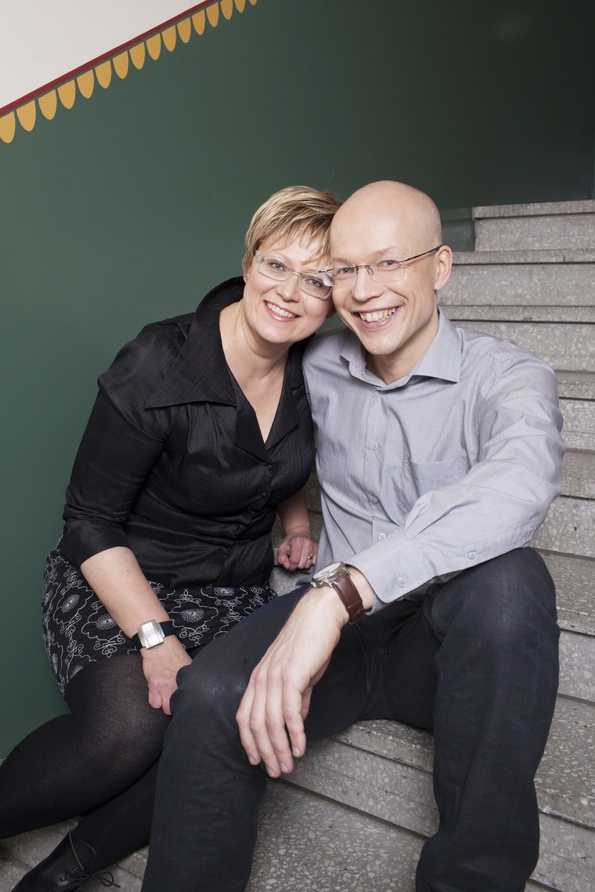 Hymyilevät Aino Havukainen ja Sami Toivonen