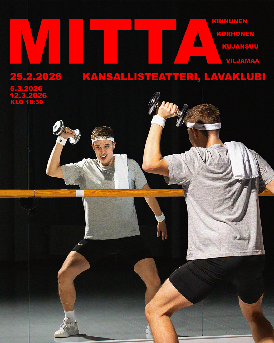 Mitta-esityksen kuva, jossa nuorimies nostaa käsipainoja peilin edessä