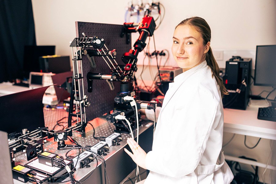 Kaisla Walls in a laboratory.