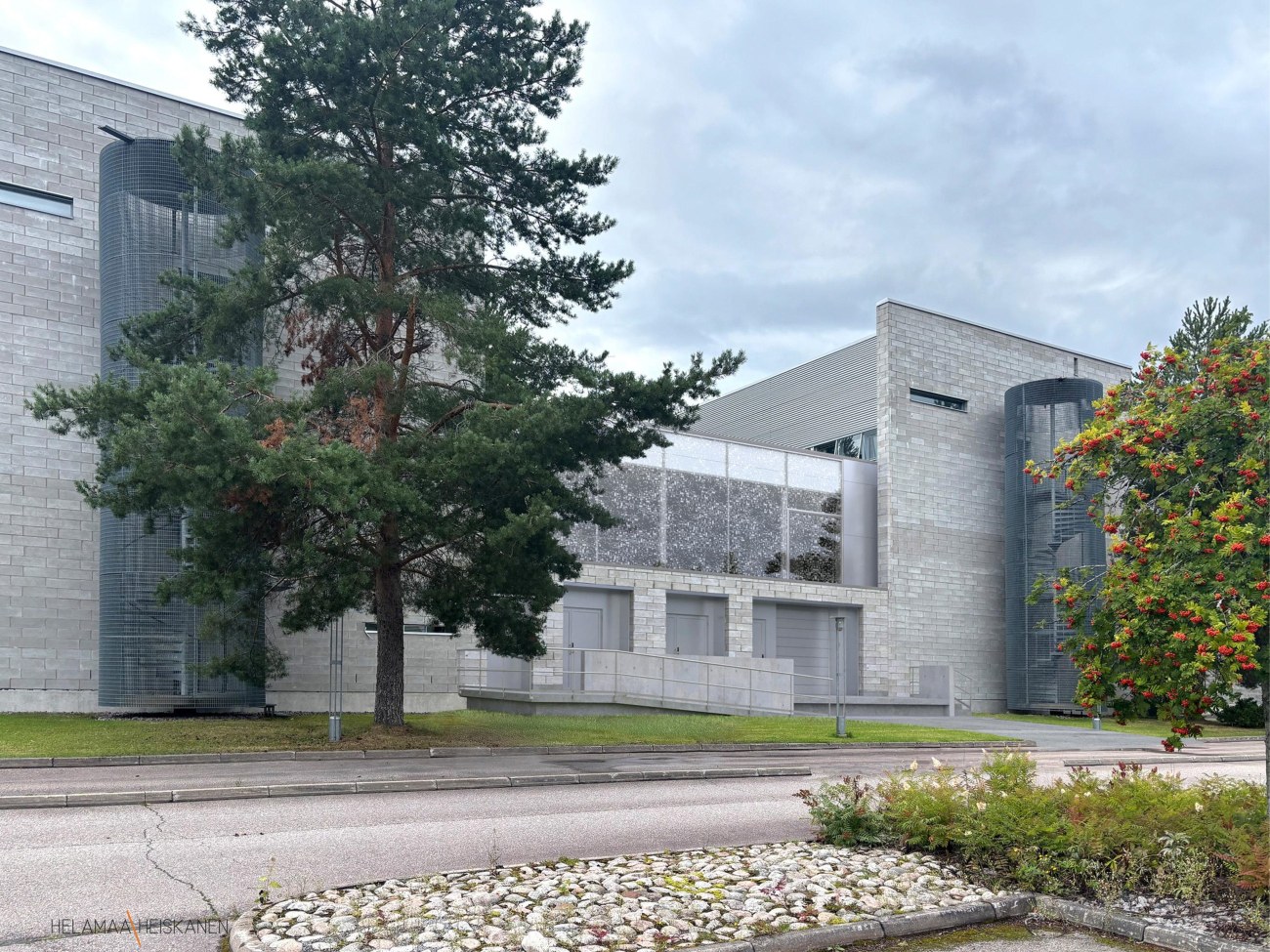 SipFAB-pilottilinja havannekuva (streetview), kuvassa suunniteltu rakennus katutasosta kuvattuna Festian B ja C -osan väliin, Hervannan kampus