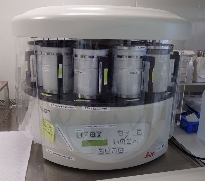 Tissue processing automate in histology lab