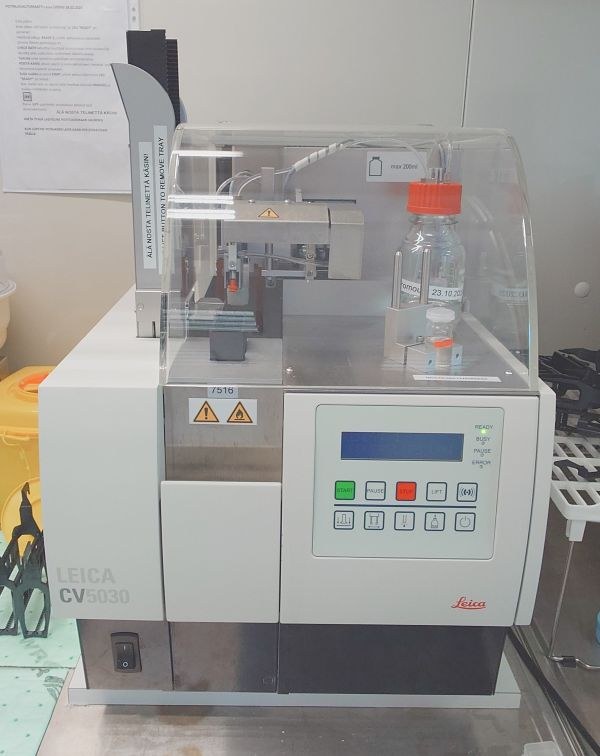 Leica automated coverslipper.