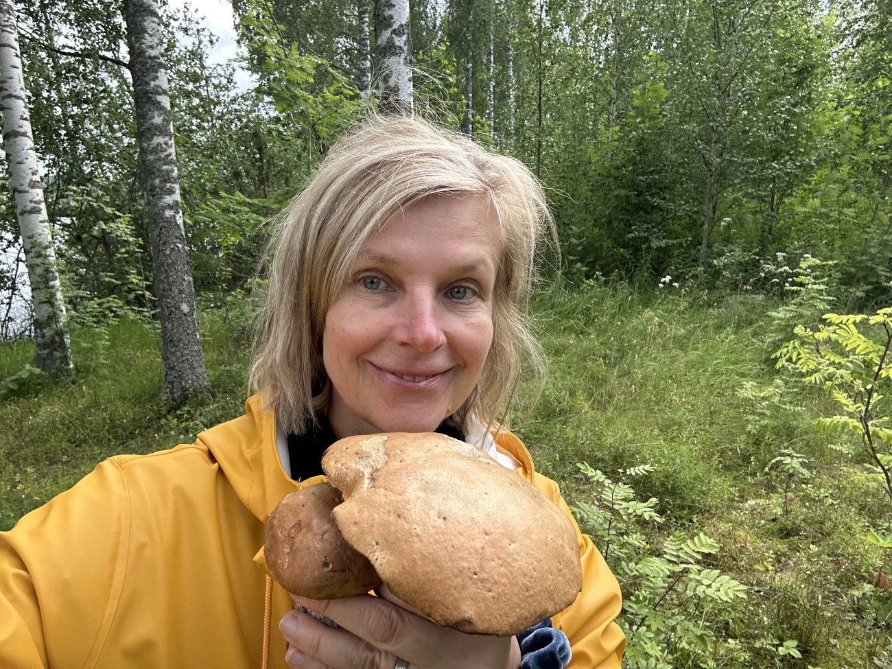 Olga has a good knowledge of Finnish mushrooms, as she been coming to her family's kesämökki for decades.