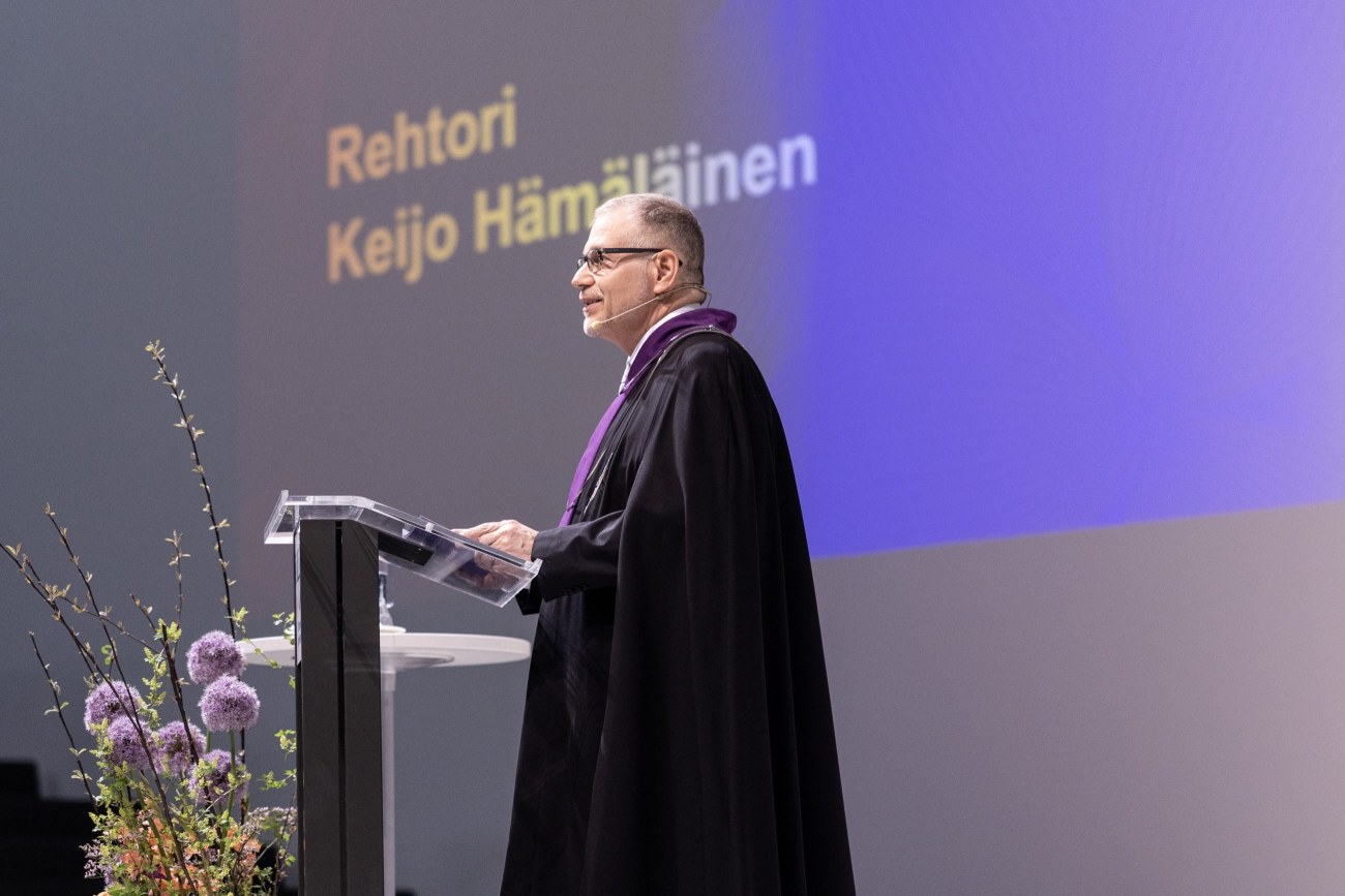 President Keijo Hämäläinen giving a speech.