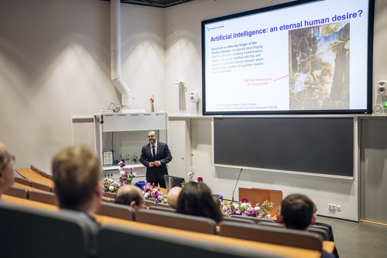 Professor Iosifidis Alexandros delivering his lecture.