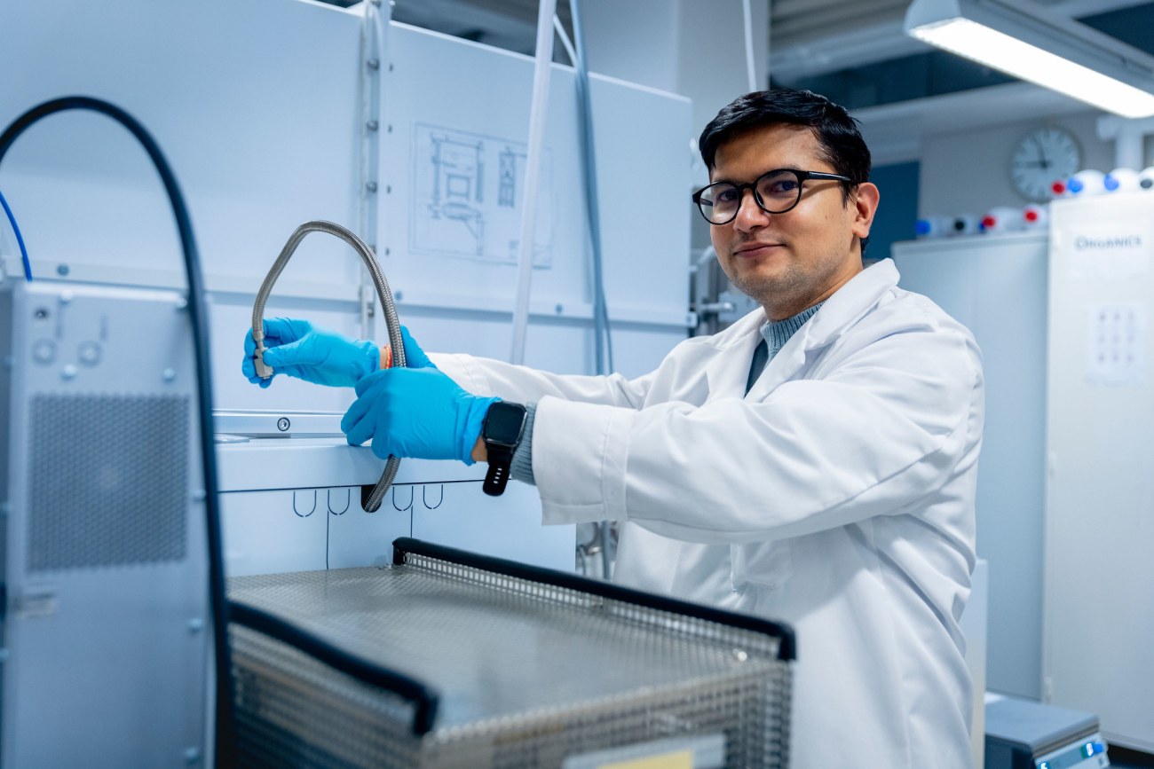 Amit Tewari at the LFE Lab