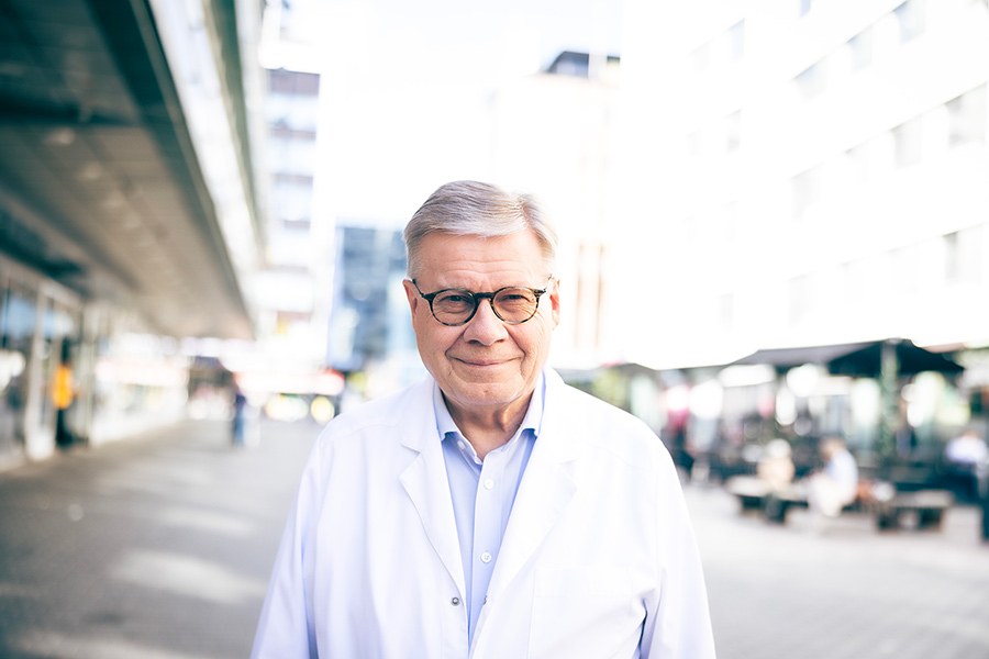 Copilot said: Hannu Uusitalo is standing on a city street, with the urban background softly blurred behind him.